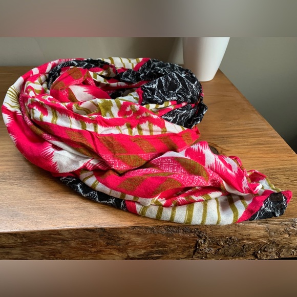 Stella & Dot Union Square Scarf - Pink Geo Ikat - Picture 2 of 4